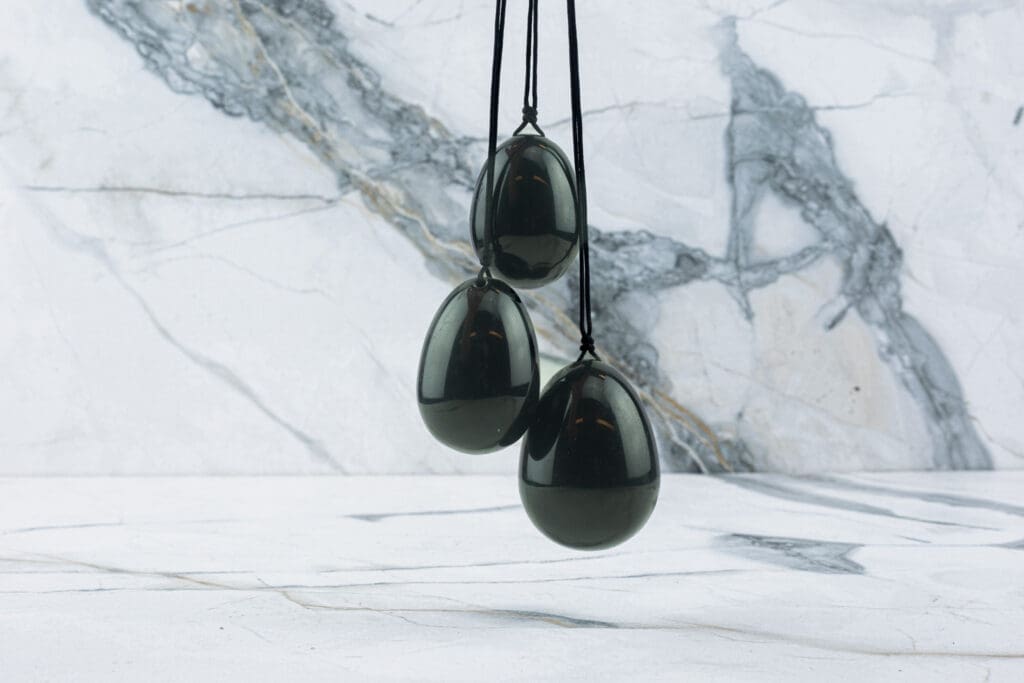 Yoni Ei Obsidiaan Set