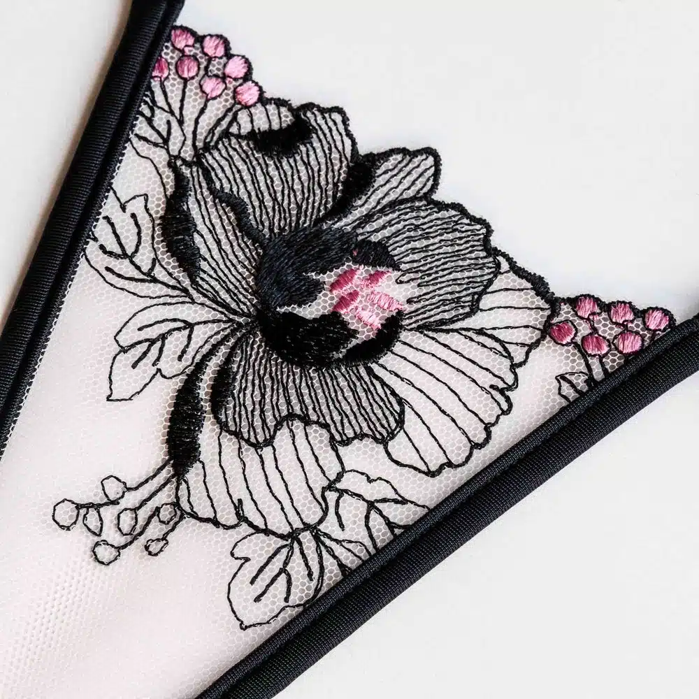 Lucky Cheeks | Elegant Lady - Mini G-string met sieraden - Zwart - Afbeelding 3