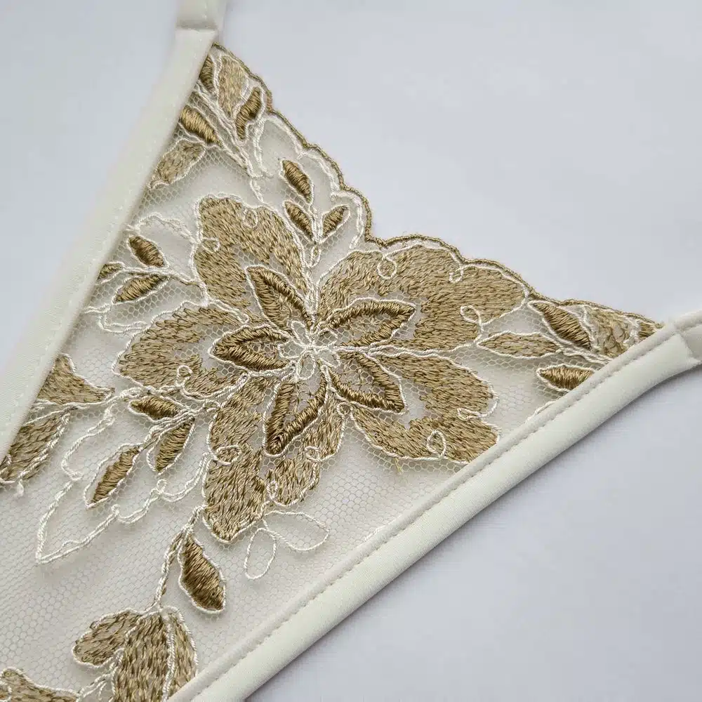 Lucky Cheeks | Jolie Fleur - Gouden Olijf - Mini G-string met sieraden - Afbeelding 3